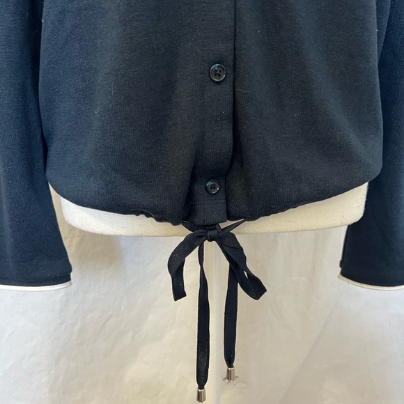 Chic Black Button-Up Cardigan - Picture 4 of 4